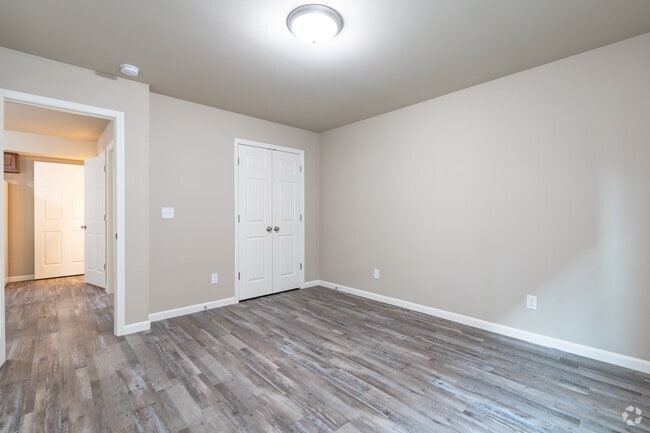 2BR, 1BA - 917SF - Primary Bedroom - Yellowstone
