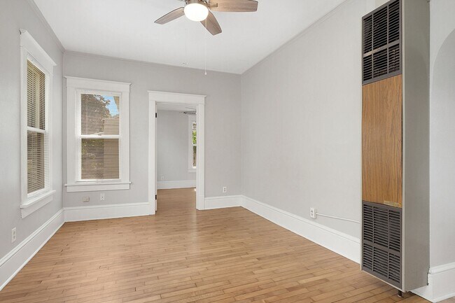 Foto del edificio - 326 S Maple St