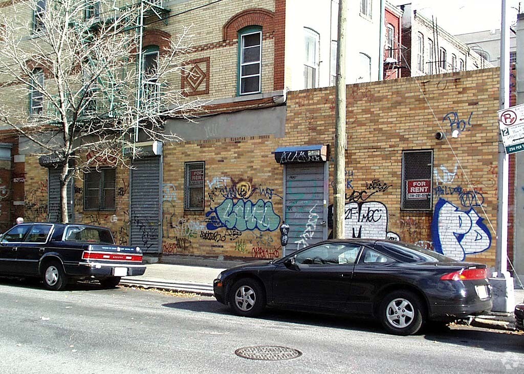 Primary Photo - 514 Seneca Ave