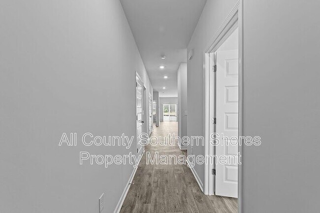 Building Photo - 136 Talladega Dr