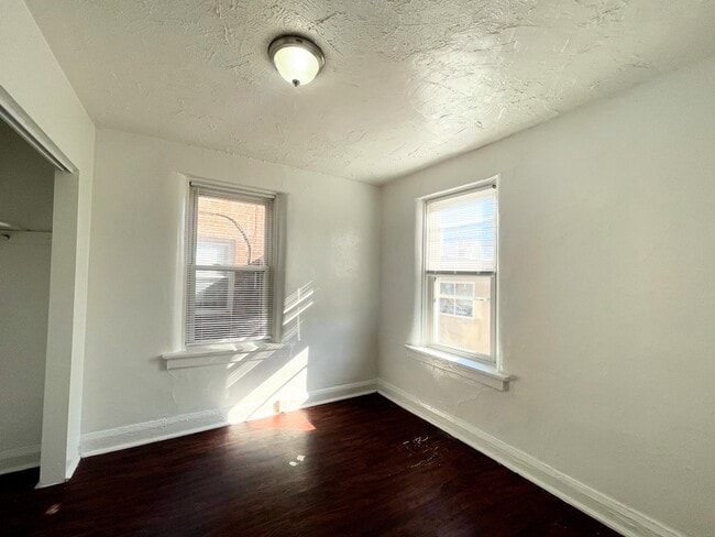 Foto del edificio - 7210 Lyndover Pl