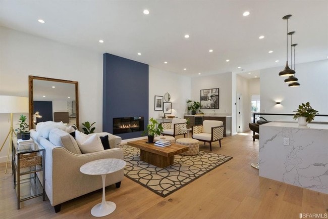 Foto del edificio - 814 Persia Ave