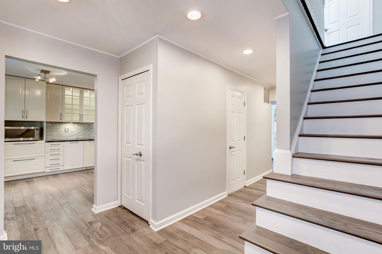 9202 Gatewater Terrace, Potomac, MD 20854 Townhome Rentals in Potomac MD