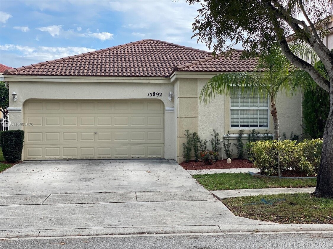 15892 NW 21st St, Pembroke Pines, FL 33028 House Rental in Pembroke