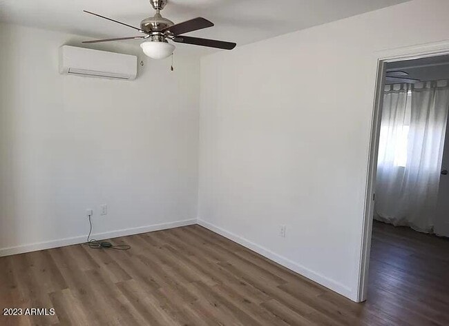 Building Photo - 1522 W Polk St