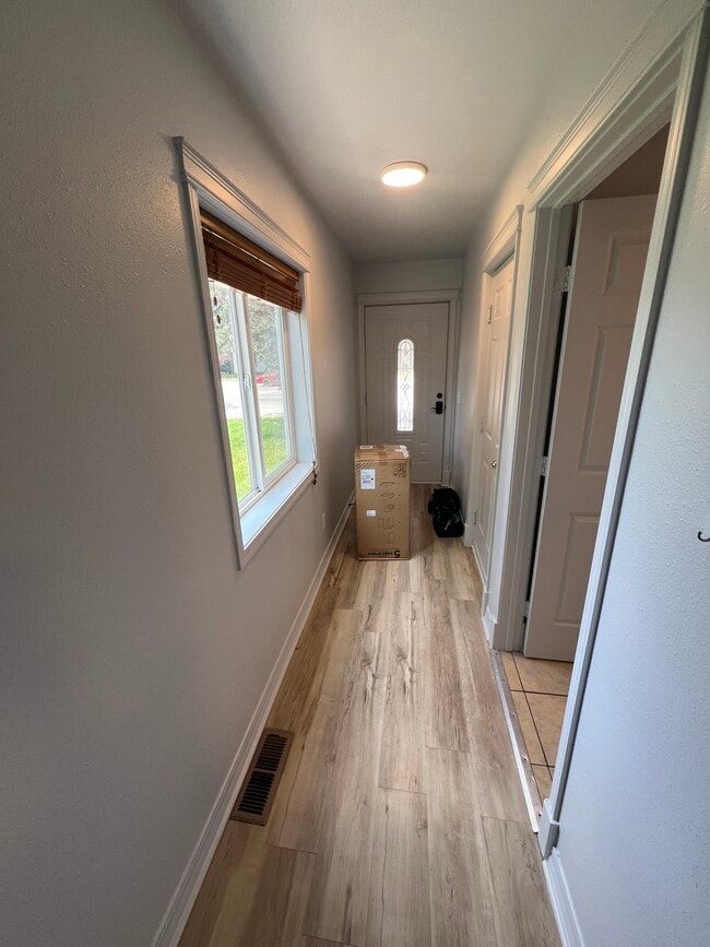 Entryway - 224 W Loucks St