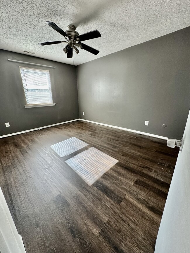 Building Photo - 1417 Goldfinch Ln