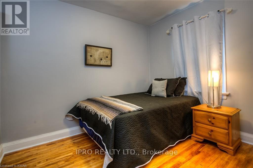 Photo du bâtiment - 444 Stirling Ave S