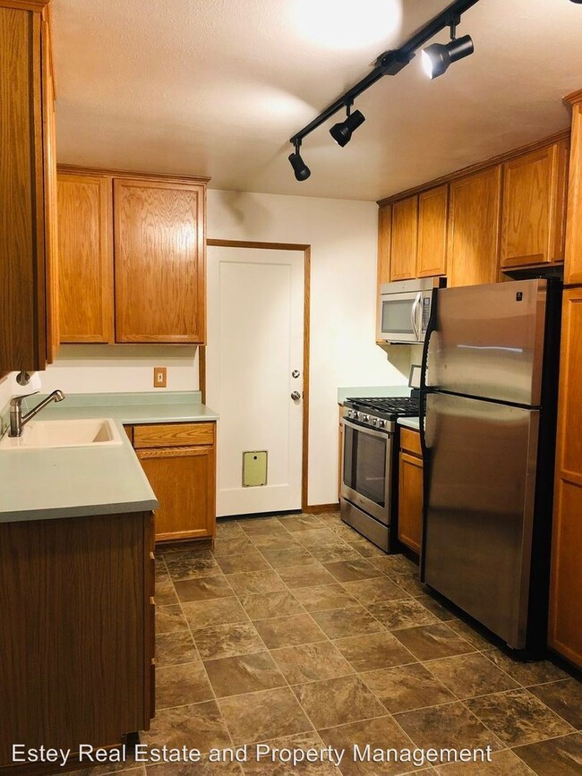 Building Photo - 2 br, 1 bath House - 40 Hillcrest