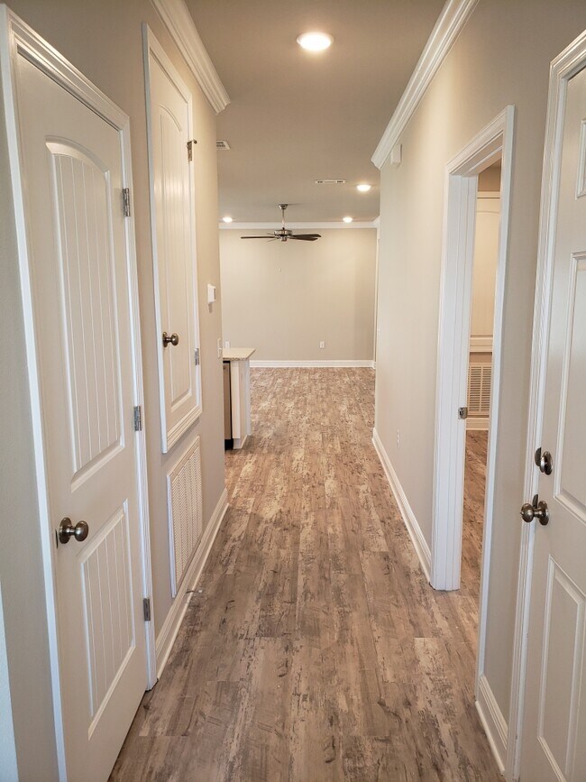 Building Photo - 238 Stonegate Cir