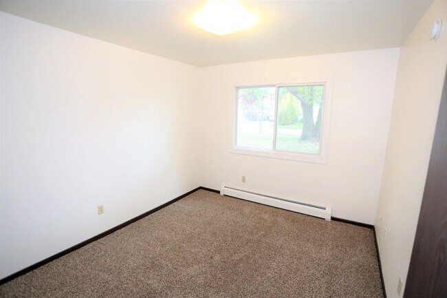 Building Photo - 716 S 25th St