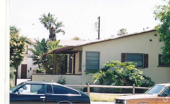 Primary Photo - 4941-4947 1/2 Saratoga Ave