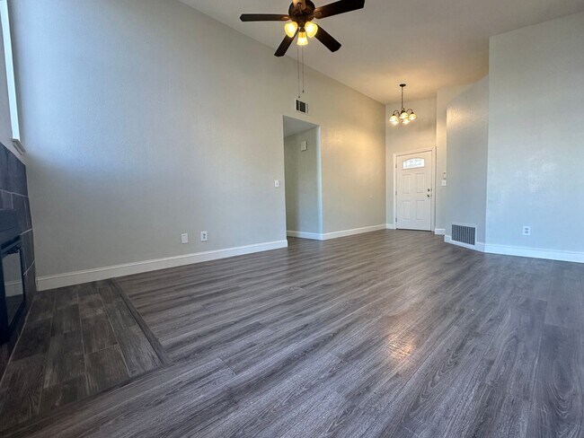 Building Photo - Lovely 3 Bedroom 2 Bathroom in Oakley