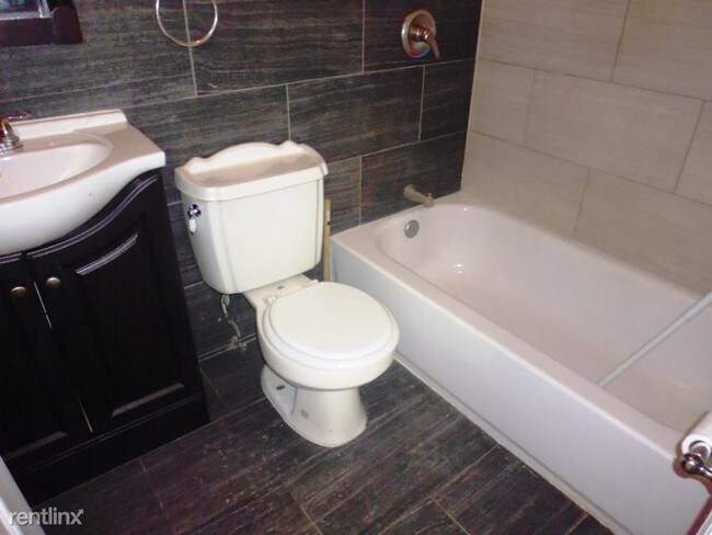 Building Photo - 146 Grove St