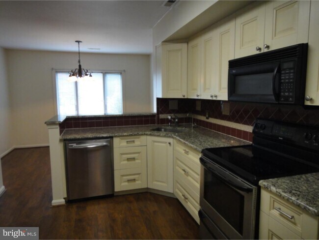 Foto del edificio - 43 Roseberry Ct