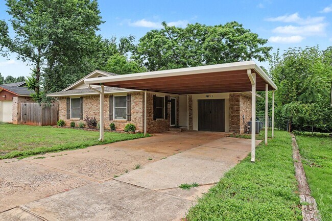 Building Photo - Adorable in Central Edmond