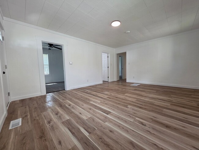 Foto del edificio - 1051 W Hamilton St