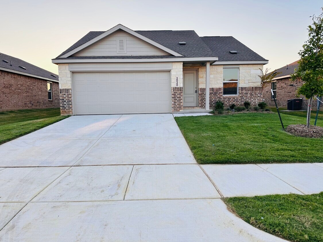 Photo - 2020 Welsh Ln (Aubrey, TX)