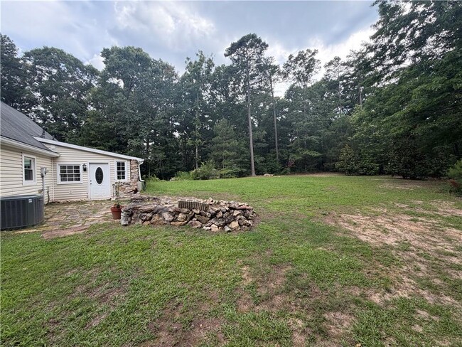 Building Photo - 1526 Lost Mountain Rd