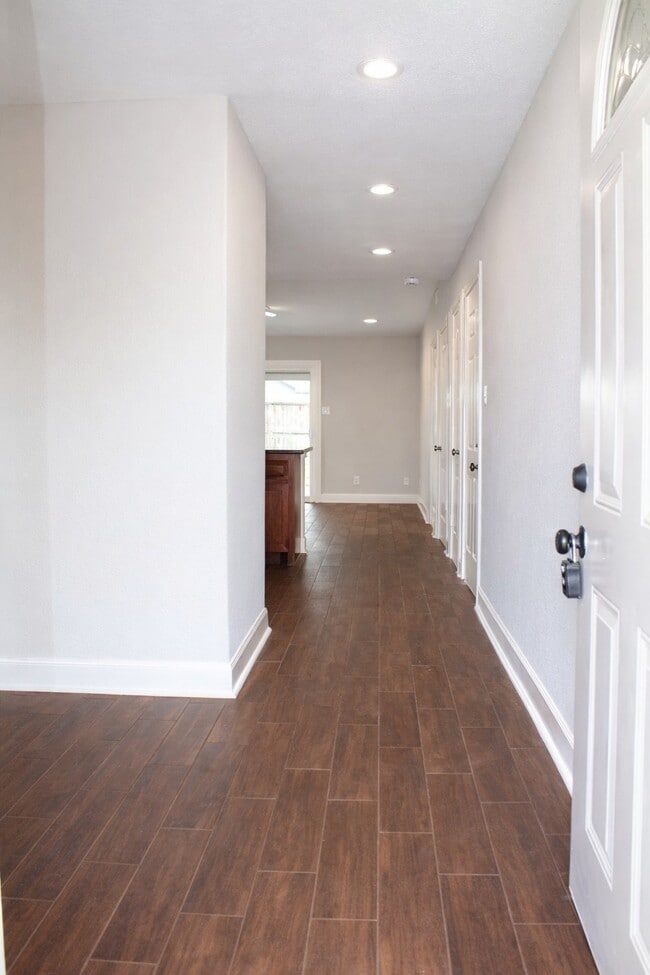 Building Photo - 11123 Sageview Dr