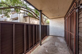 Building Photo - 3005 Walnut Bend Ln