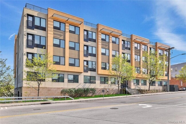 Building Photo - 68 Lake St