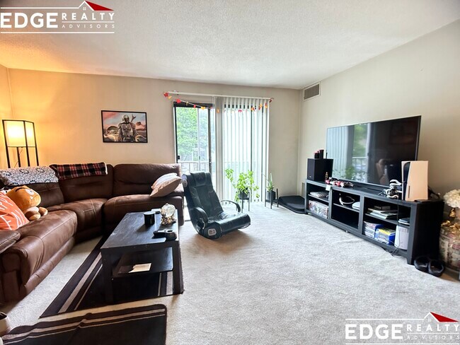 Foto del edificio - 49 Village Brook Ln