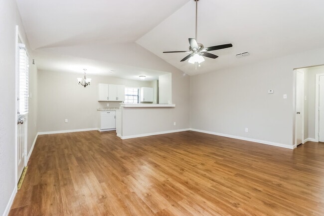 Foto del edificio - 1108 N Knowles Dr