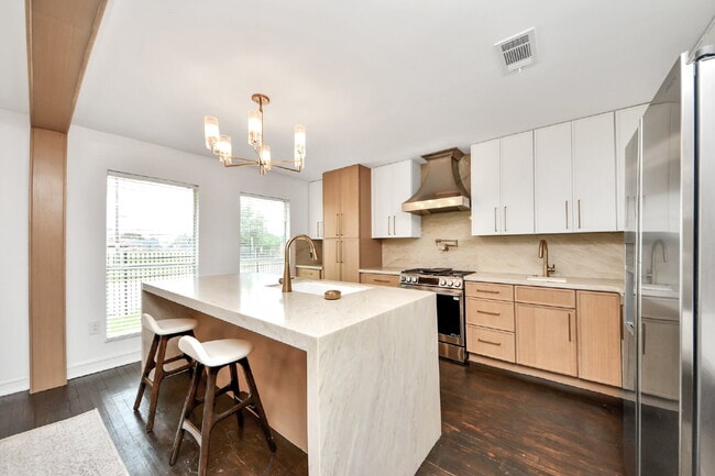 Photo - Luxury Living Meets Modern Elegance in the Heart of Houston Apartment
