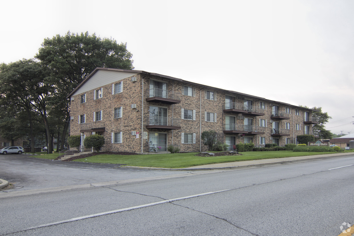 Foto principal - Hickory Oaks Apartments