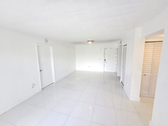 Foto del edificio - 8260 SW 210th St