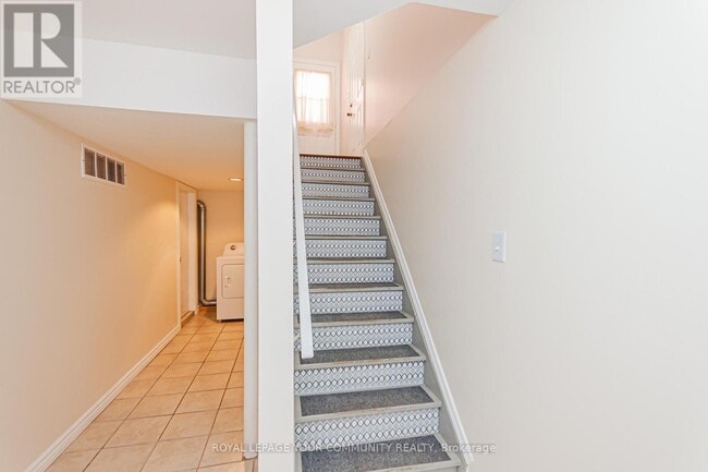 Building Photo - 6 Round Hill Ct