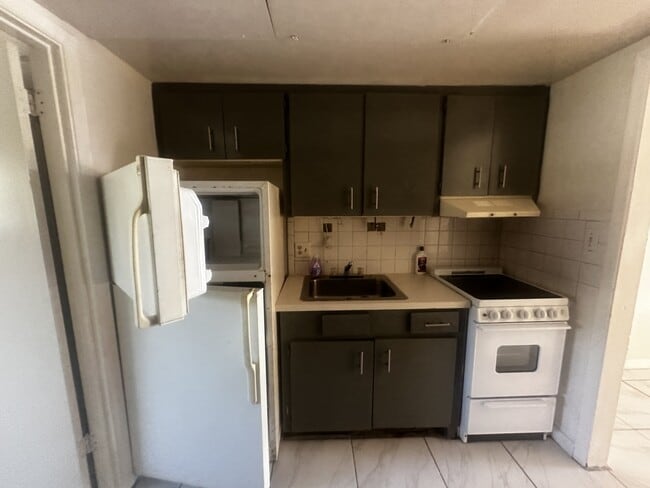 Foto del edificio - 1315 E Silver Springs Blvd