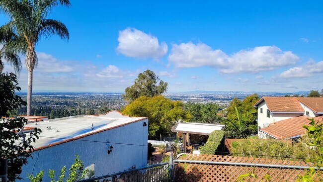 Foto del edificio - IMMEDIATELY AVAILABLE!  Secret Garden Stud...