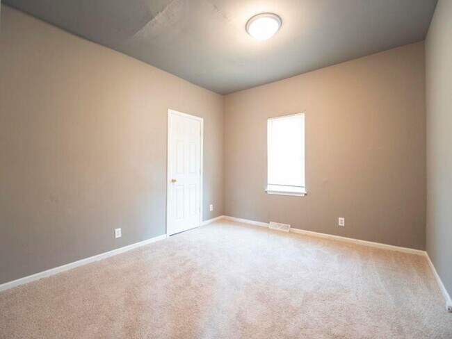 Building Photo - 4645 N Teutonia Ave