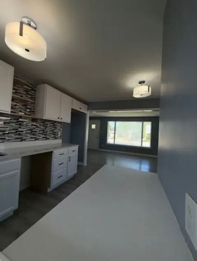 Foto del edificio - 3-Bedroom 2 Bath house for rent available NOW $1850.00