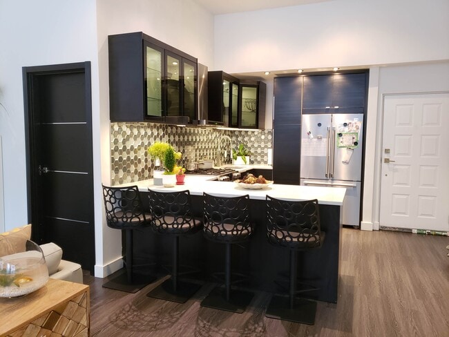 Building Photo - 215 Washington St