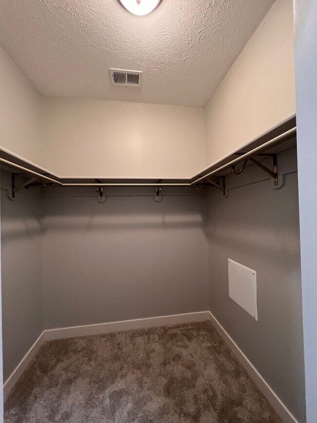 Foto del edificio - Luxury Living In Midtown near UNMC - 2bed 3bath + Garage