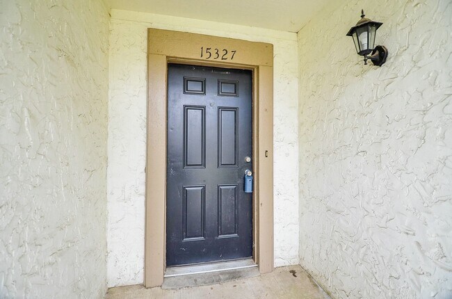 Foto del edificio - 15337 Falmouth Ave