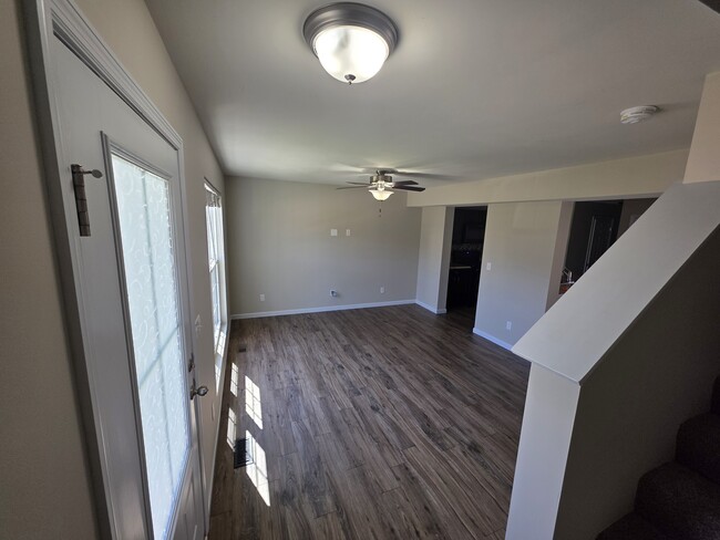 Building Photo - 318 Countryshire Dr