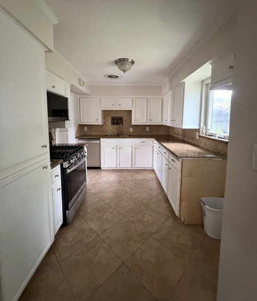 Foto del edificio - 1639 Ebony Ln