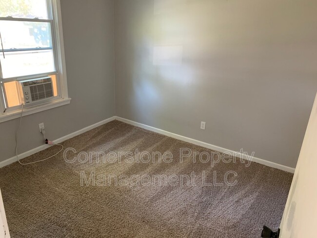 Building Photo - 8265 Center Dr