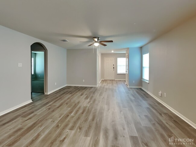 Building Photo - 715 Wonderland Trail New Braunfels TX