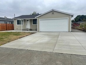 Building Photo - 414 Rio Del Mar
