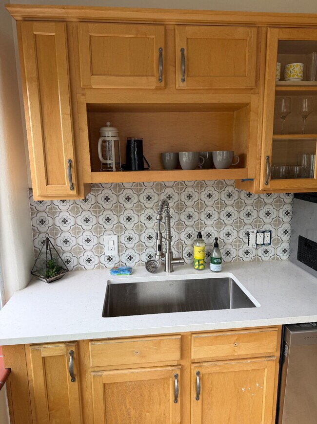 Building Photo - Freshly Updated 3BR/1BA Main-Level Home in Lakewood - Refinished Hardwoods, Updated Kitchen, Fenc...