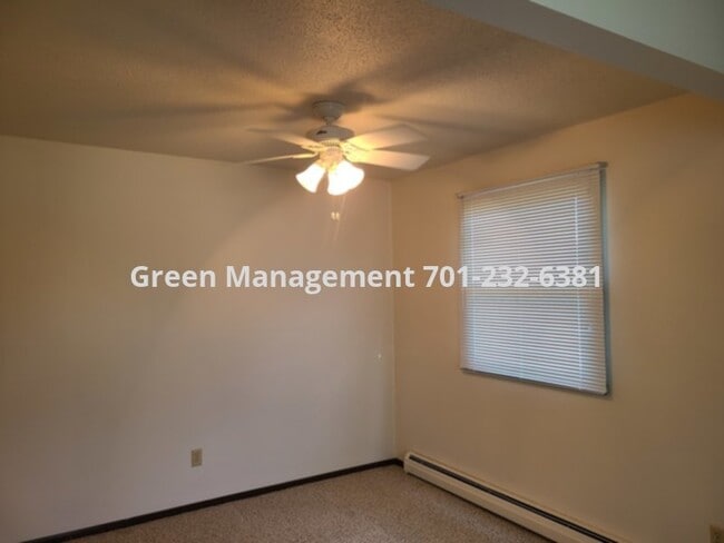 Building Photo - 2 Bedroom in 4 Plex