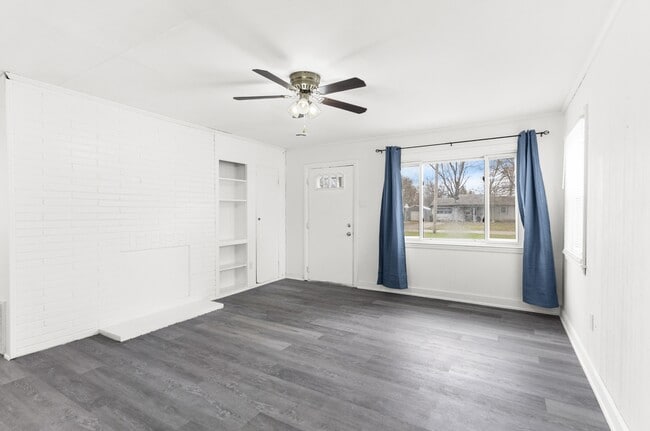 Building Photo - 368 Erskine Ave