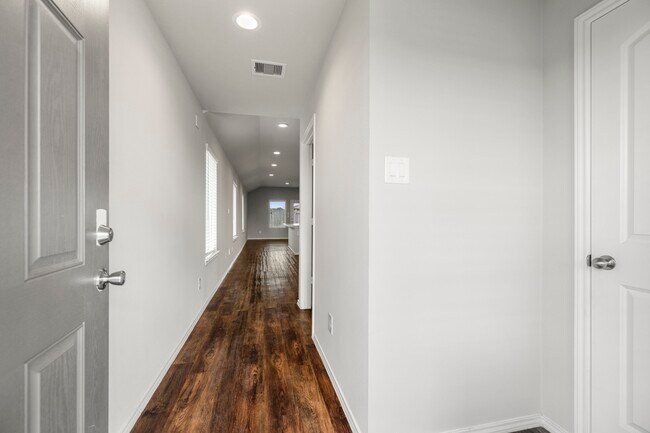 Building Photo - 2354 Otter Falls Dr