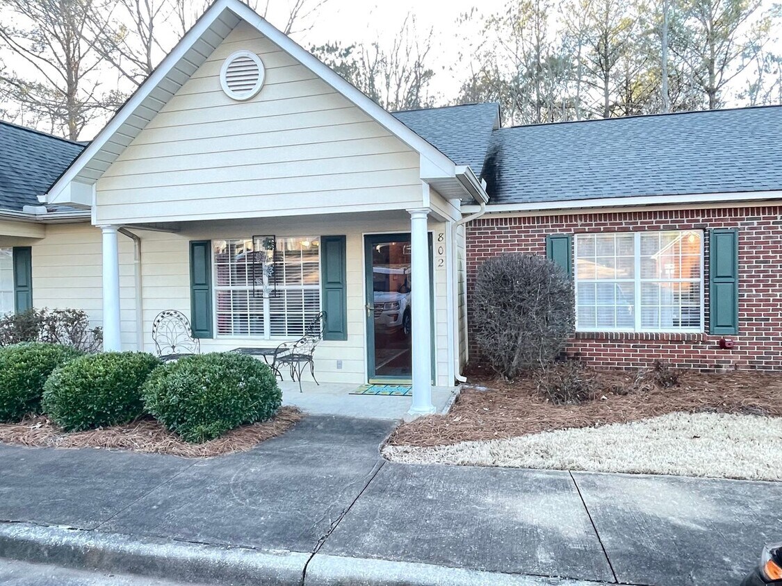 Foto principal - Townhome in Opelika- 2/2 Avaliable April 1st!