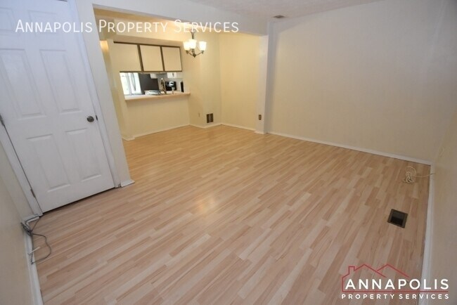 Foto del edificio - 7660 Fairbanks Ct